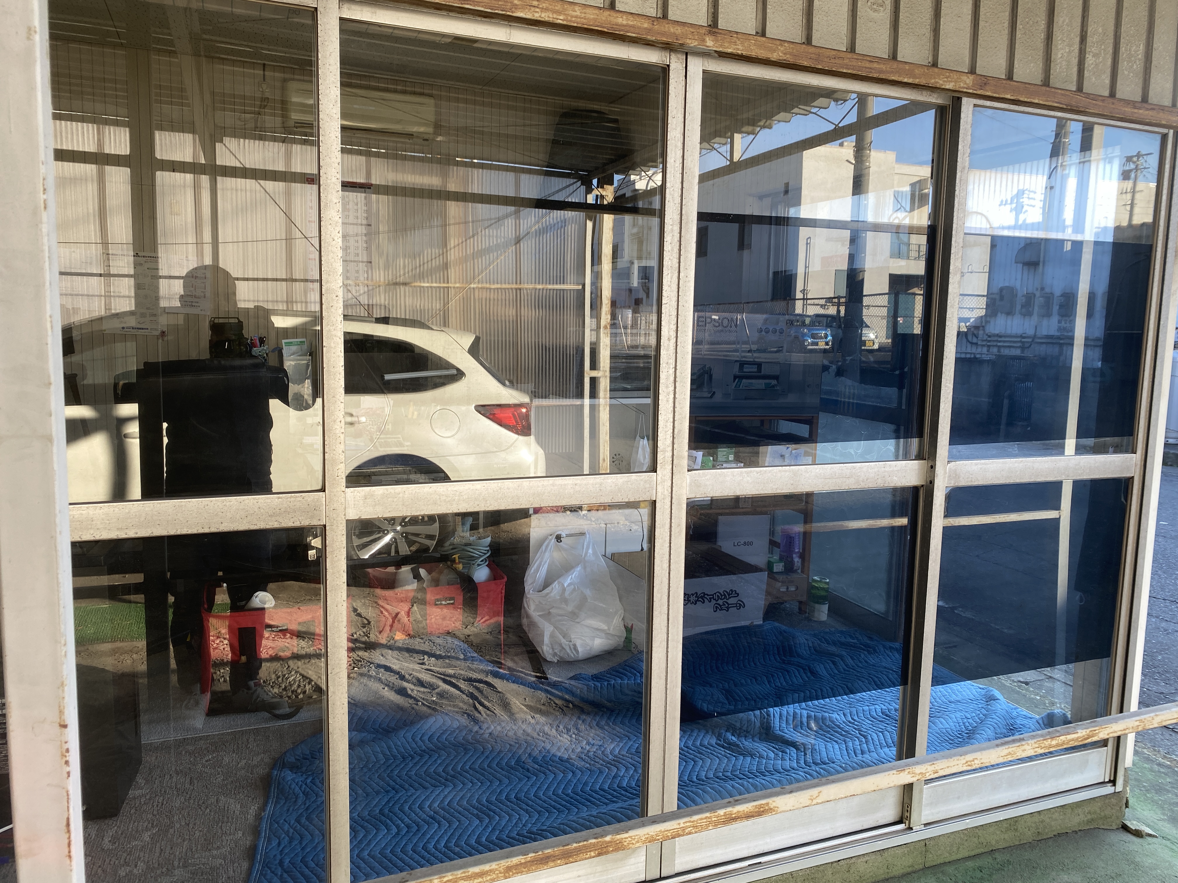 すりガラス調フィルム（中川ケミカル C-45）施工前