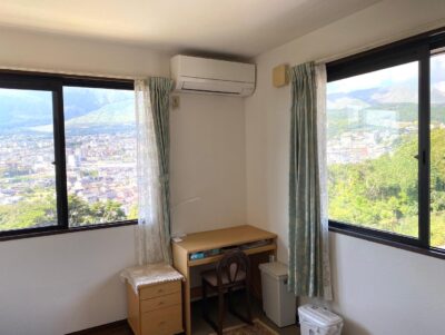 窓まわりの暑さや西日が気になるお部屋