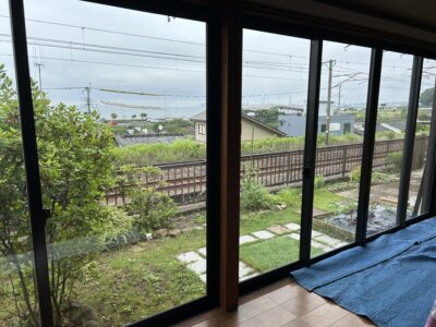 別府市の窓ガラスフィルム施工前の室内側からの見え方